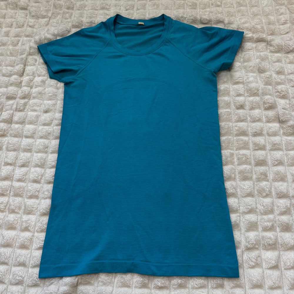 Lululemon 6 Blue Swiftly Tee T-shirt Short Sleeve Fitted Athletic